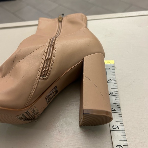 Boots Forever 21 Chic Beige Heeled Boots 7 1/2 - Picture 4 of 8